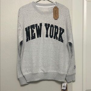New York Popular Crewneck Sweater in Light Gray